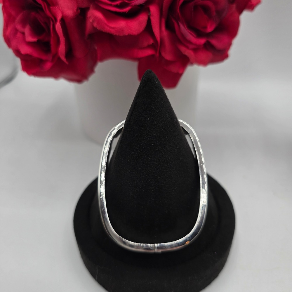 Monet Silver Tone Ribbed Hinged Bangle‎ Bracelet Rectangular Oval Vintage Style